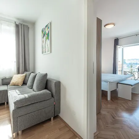 South Wind Apartment *